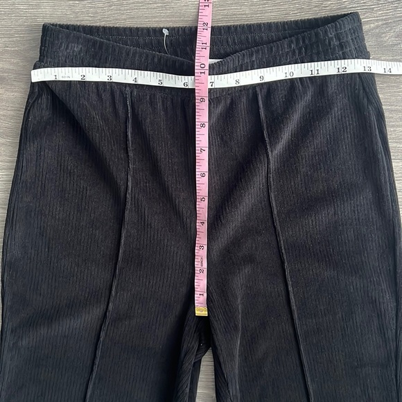 NWT Aerie Groove On Velour Ribbed Flare Pants High Waist Black / Women's XS - Picture 6 of 7